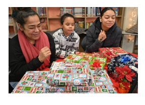  people looking at gifts